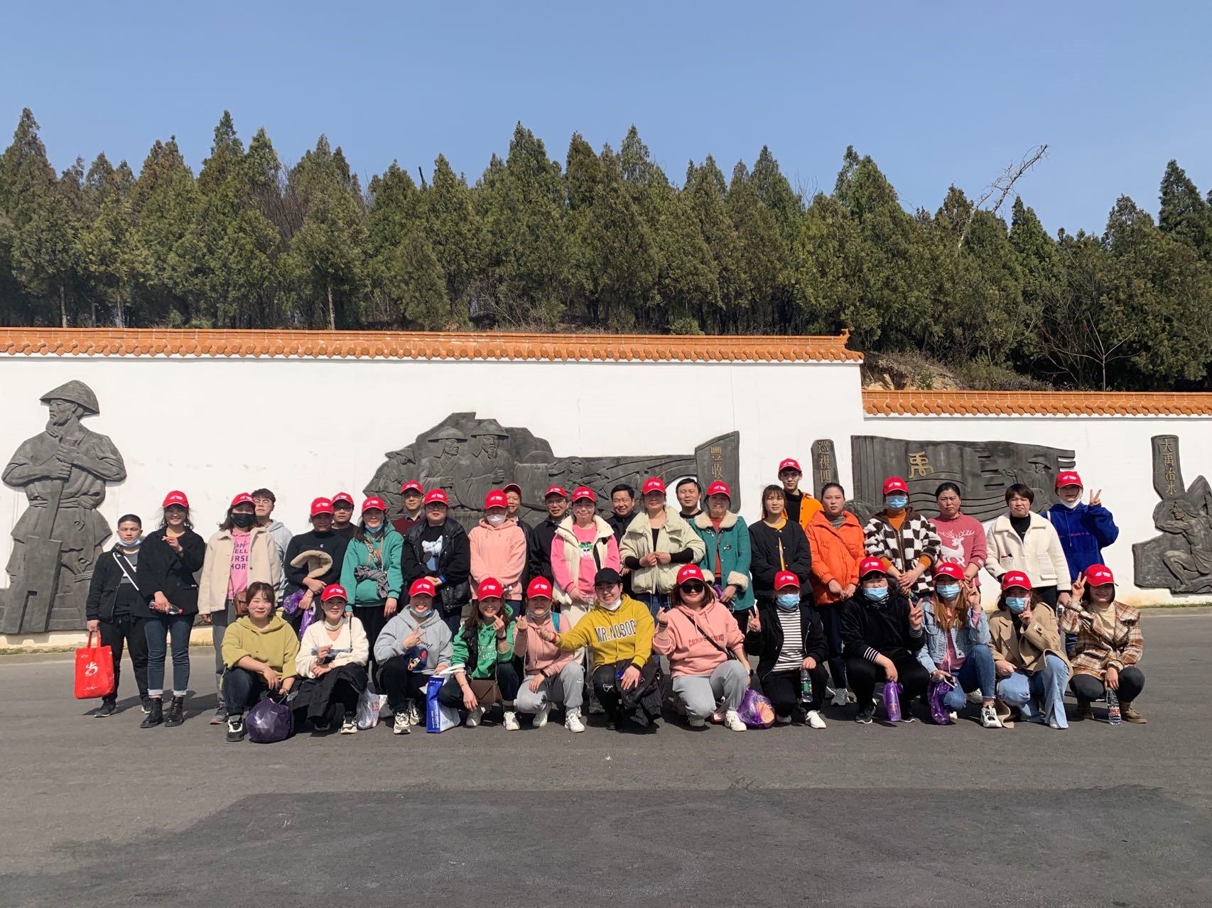 文明登山健康行，志愿服務(wù)護(hù)環(huán)境——依愛消防開展“學(xué)雷鋒日”主題活動(dòng)